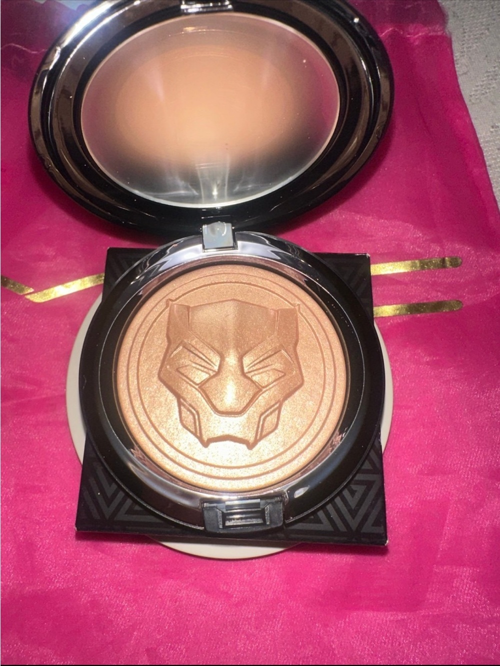 MAC Royal Challenge Extra Dimension Skinfinish
